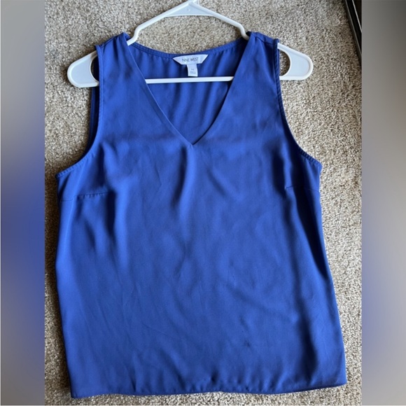 Nine West Woman’s Blue V-Neck Medium Tank Top Blouse - Picture 7 of 7